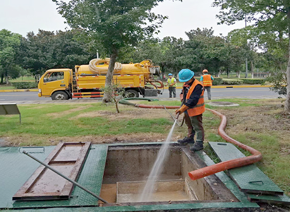 射洪化油池清理